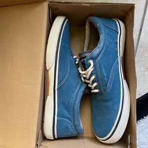 blue sperry halyard shoes (size 9)